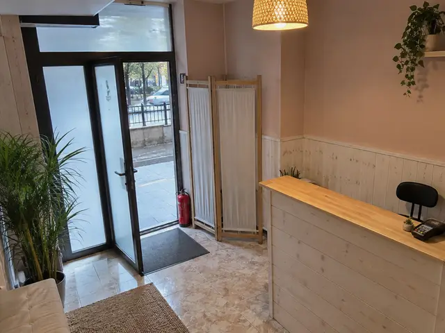 Aydınlık giriş ve karşılama bankosu — Emirgan, Masaj Salonun